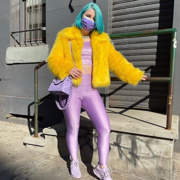 Lavender shimmer Nike workout set - Picture 2 of 4